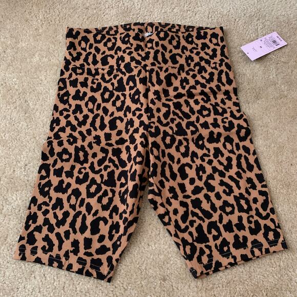 Women’s High-Rise Biker Shorts Size Medium- NWT - Picture 4 of 10